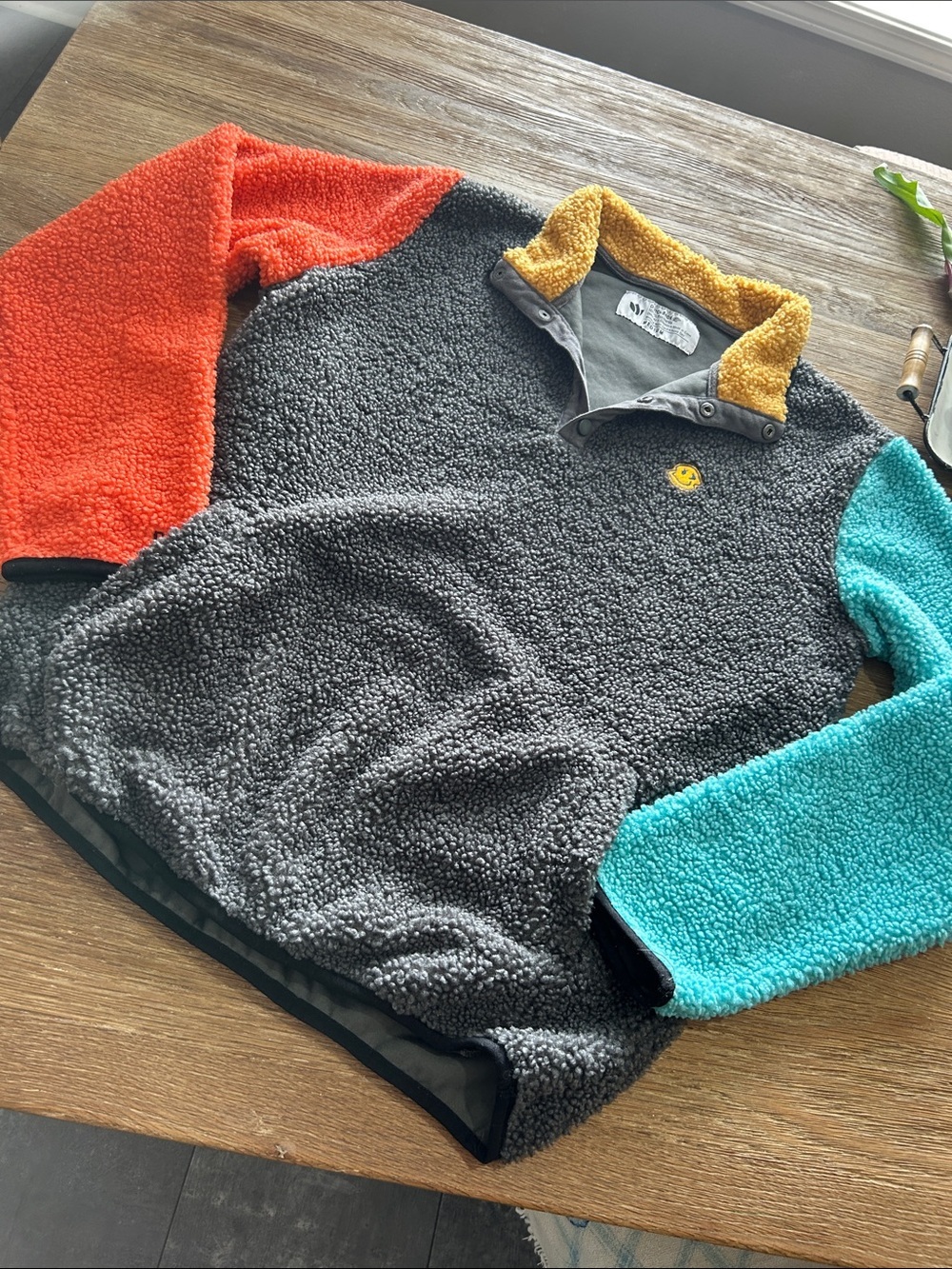 ✌️Dutch Bros Colorblock Sherpa Jacket - Gray Body with Mustard Trim M